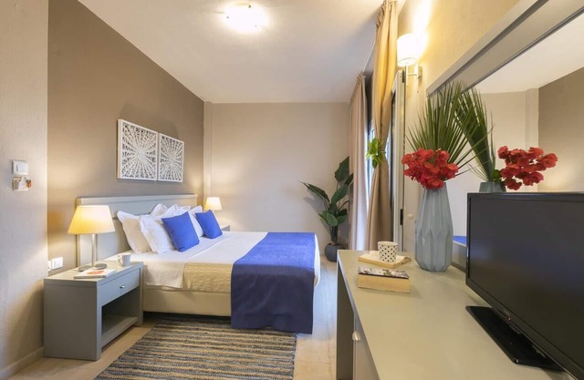 Tomato Beach Hotel in Skiathos