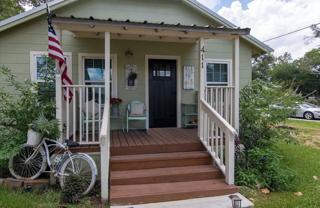 Tomball Craftman Cottage