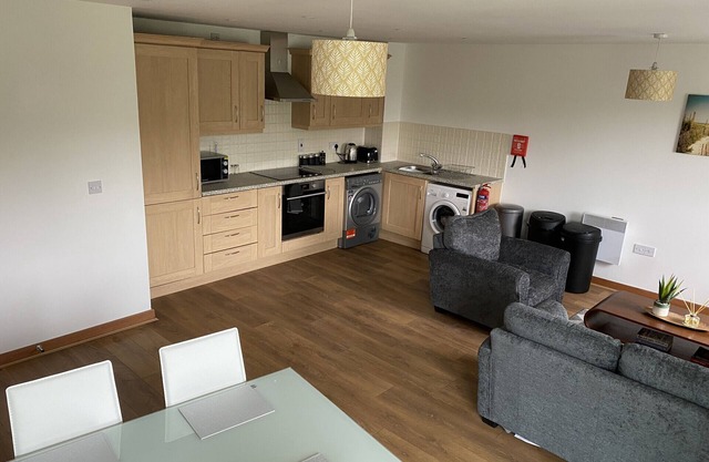 Toothbrush Apartments - 2 Bed 1 Bath - Ipswich Nr Train - Centrum Court