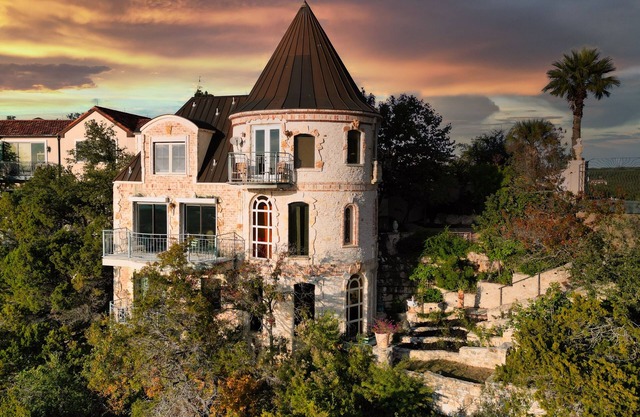 Top apartment #3 of the Castle ~ Sunsets & views high above Lake Travis!