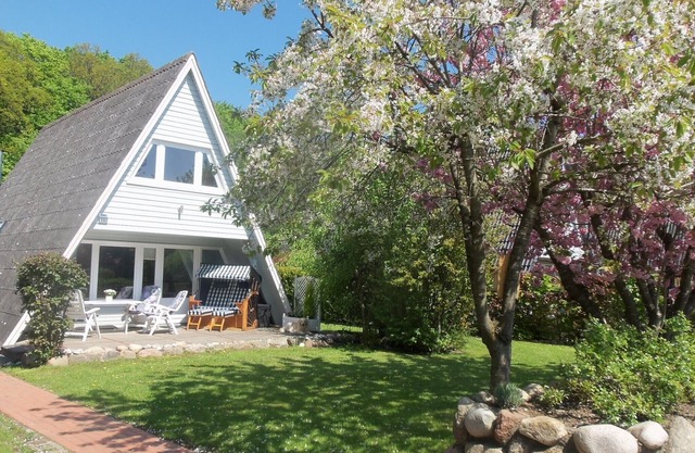 TOP facilities, close to the beach, very quiet location near the forest, large garden, WLAN