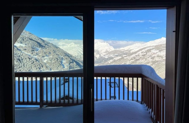 Top floor duplex apartment. 2 spacious bedrooms upstairs and breathtaking views.