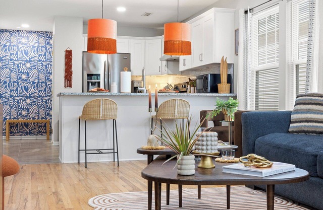 Top Floor Condo in Heart of Downtown!