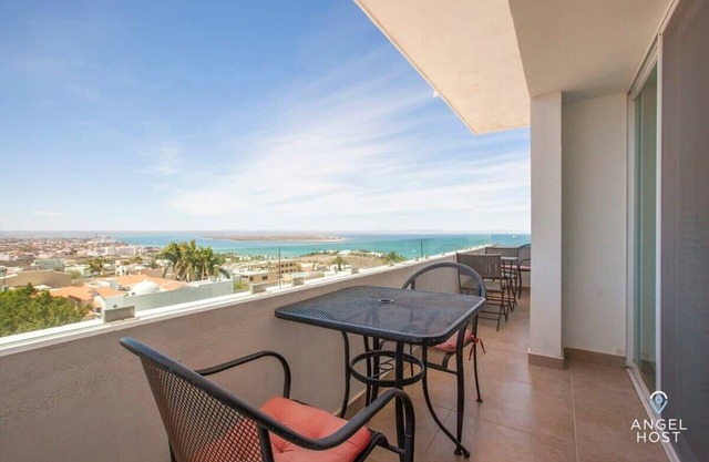 Top-Floor Condo w/Ocean Views, Pool & Gym Access