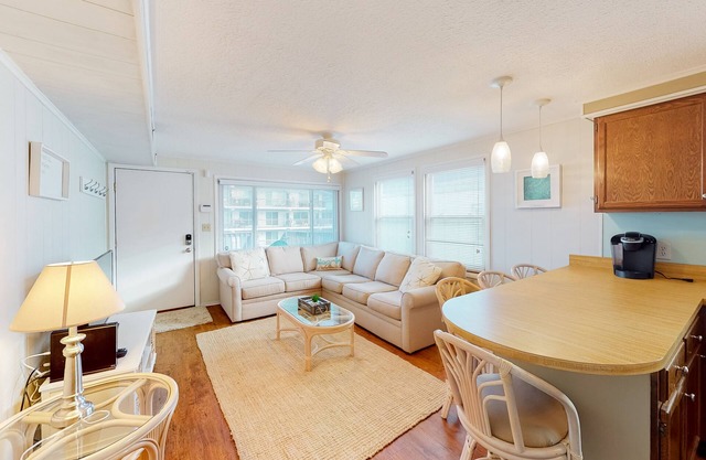 Top-Floor Condo w/Shared Deck, Central AC, Washer/Dryer - 1 Block to Beach