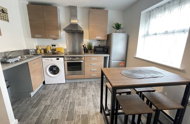 Top Floor Deluxe Apartment - With Balcony