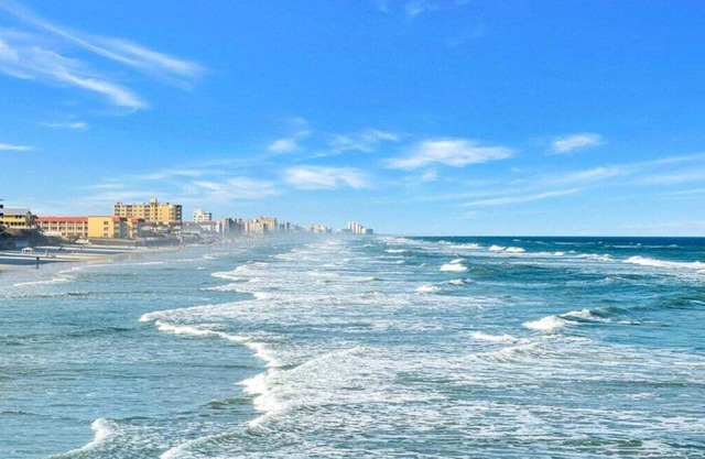 Top-Floor Inlet View Condo w/3 BR, Balcony & Grill