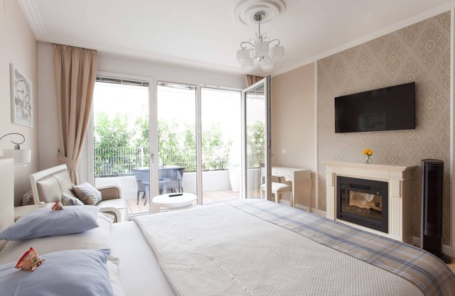 TOP LOCATION and QUALITY next 1st district! Romantic, ideal for couples