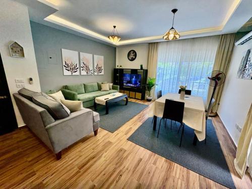 Top rated 1bedroom in Karma compound Sheikh Zayed - only families & single travelers