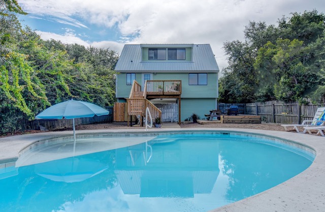 Top-Rated Beach Rental. Super clean & well-appointed. Private heated pool!