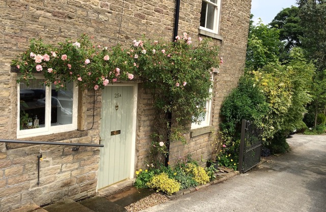 Torr Top Place-Peak District. 2-bedroom property(sleeps5) Situated next to river