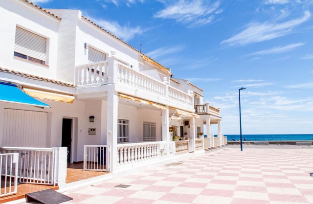 Tot un Mon-Beachfront House