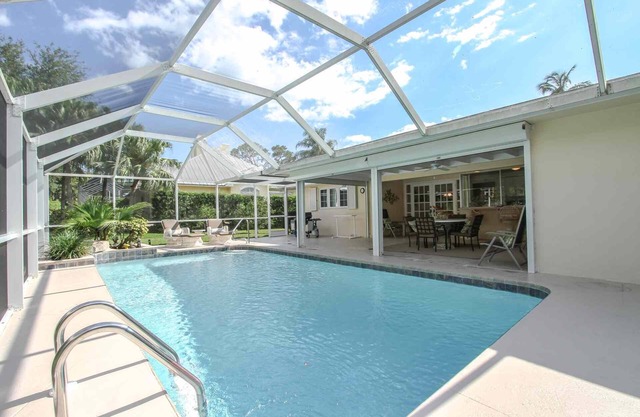 Totally Renovated Home: Screened in Lanai w/Heated Pool & Dining-2 Blocks to Beach-Coquina Sands