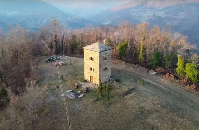 Tower house Gombola