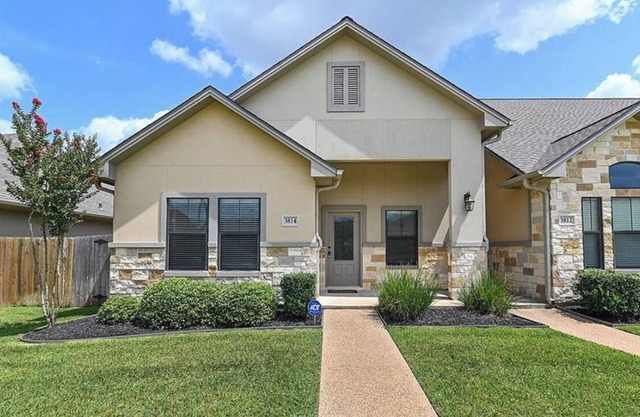 Town Home 4.5 Miles From Texas A&M