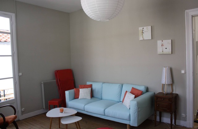 Town house for rent in the heart of town, within walking distance of beach and town center.