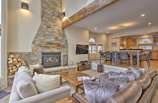 Townhome about 4 Mi to Beaver Creek and 8 Mi to Vail!
