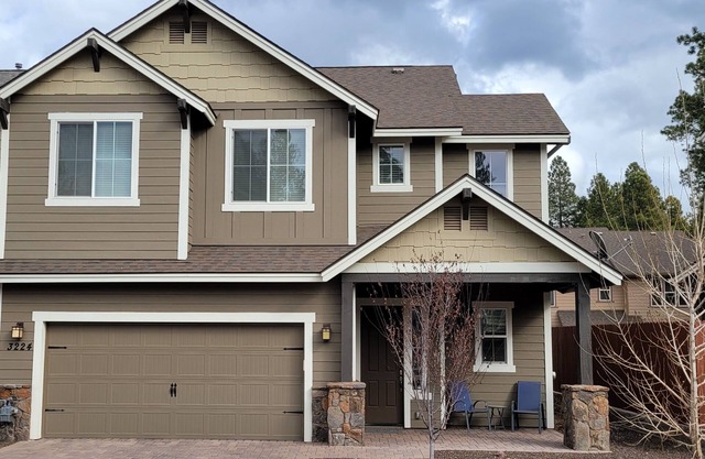 Townhome in the Pines! Comfy, Cul-de-sac, A/C, FP, close to NAU/downtown/hiking