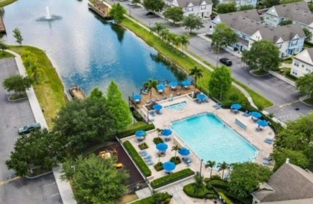 Townhome near Disney! Gated complex, 3 pools, hot tub, Playstation 5 w/gamesnnn