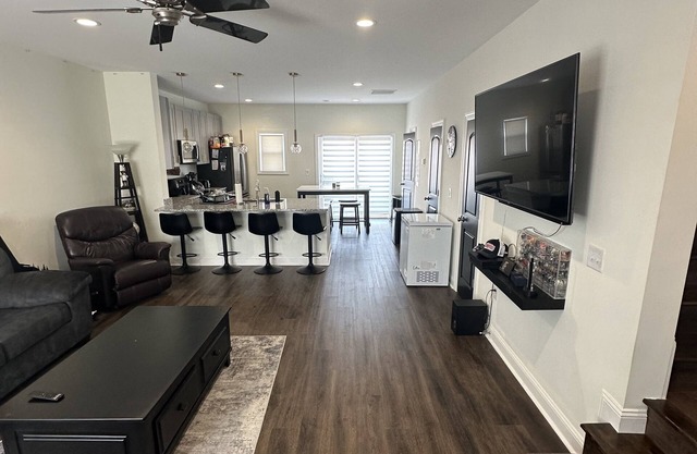 Townhouse 5 min to LU