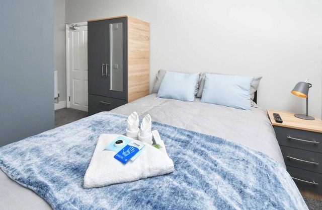 Townhouse @ Lawton Street Crewe - Entire 4 Bedroom House