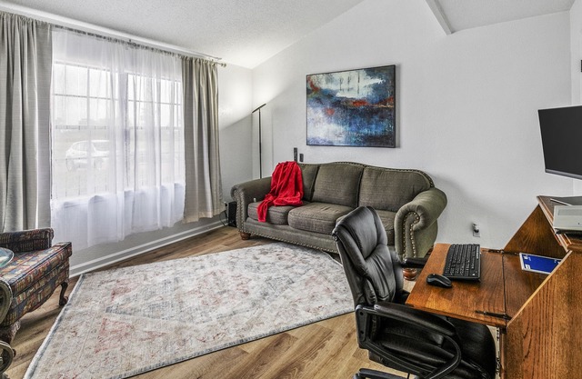 Townhouse Located Center Of Town 3 Miles From Casino's 2 Bed - 1 1/2 bath