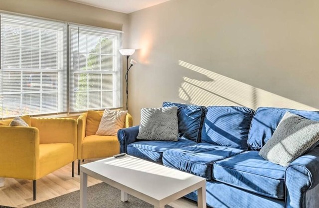 Townhouse next to Light Rail!