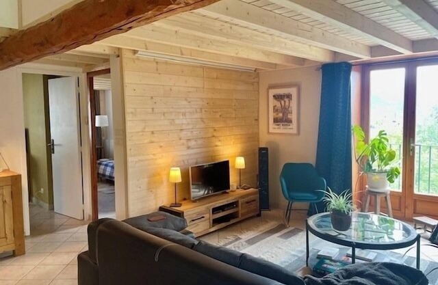 Très Agréable Maison Tout Confort Avec Jardin Dans le Village Dodeillo