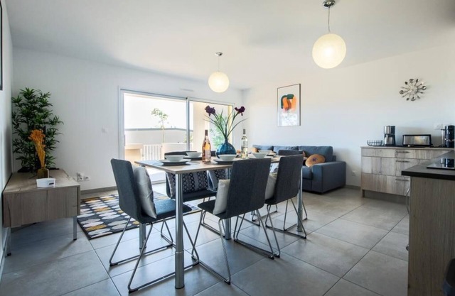 Très bel appartement 2 chambres avec accès direct à la piscine