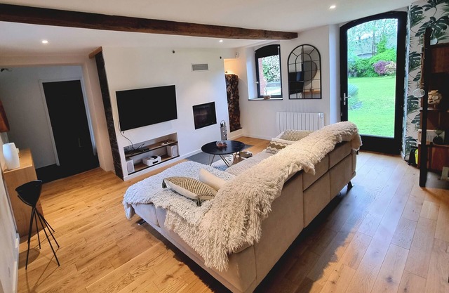 Très Belle Maison de Caractère Avec Jacuzzi et Piscine