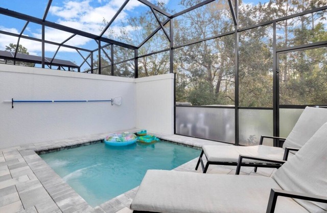 TR17226 – Stylish 4-Bedroom home with Private Pool & Club Access near Disney