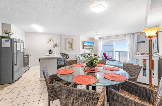 Tradewinds 906- Cute & Cozy! Gulf Front, Heated Pool, View!