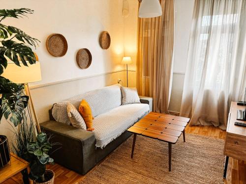 Traditional 3-Bedroom House in Old Town Xanthi - Meno Homes 3