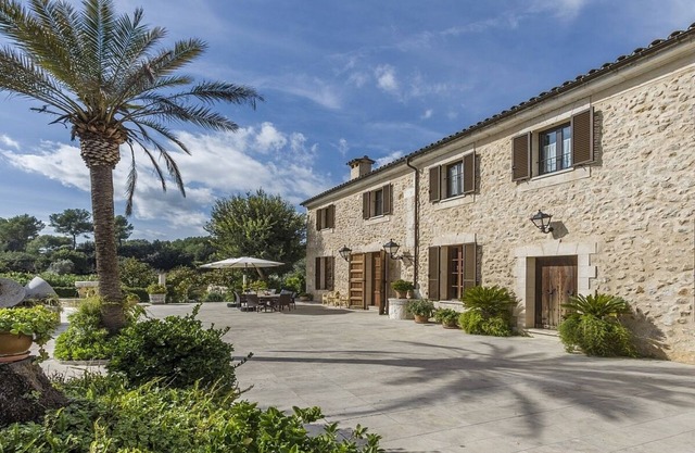 Traditional Mallorcan Country House, Extensive Grounds, Private Pool, Spa Tub, Sauna & Tennis Court