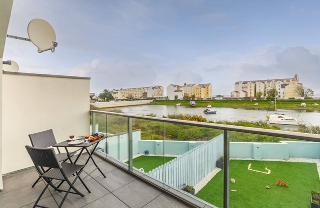 Traie Twoaie is a modern home located in a quiet cul-de-sac just minutes from Ramsey town centre