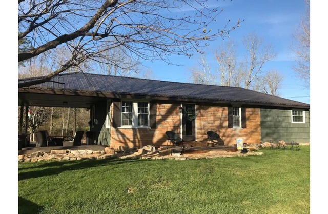 TrailSide Cottage, Damascus VA- directly on the Virginia Creeper Trail