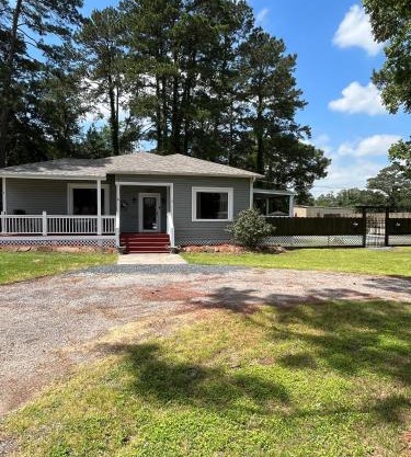 Train Depot - 3 BR Home with Pool, Sand Volleyball & Pool Table