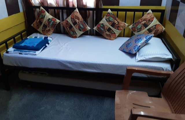 Tranquil Escape: 2-Bedroom Retreat for Two in Coimbatore