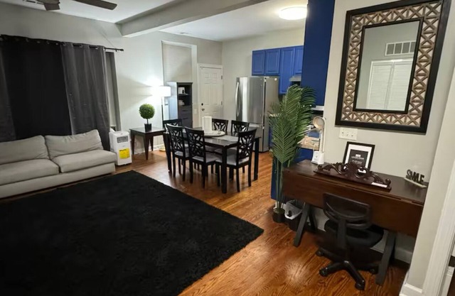 Tranquil 2-bedroom condo in charming Chicago with WiFi, AC