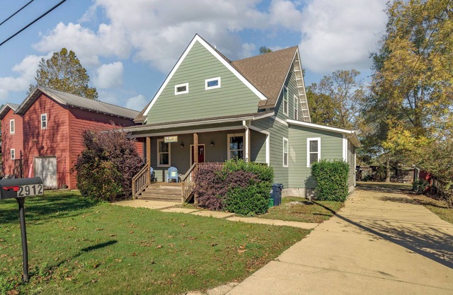 Tranquil 4-bedroom/4bathroom House UA Adjacent-Short or Long Term