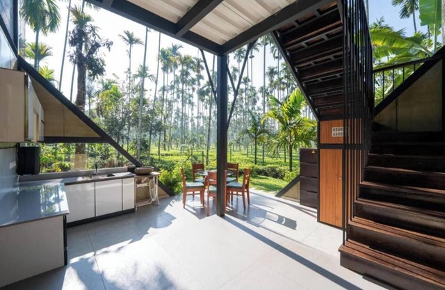 Tranquil 4-bedroom resort in Panthalur with stunning views