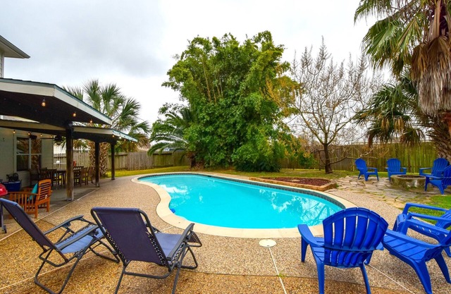 Tranquil 6-Bedroom w/Pool 25 Min to Downtown SO