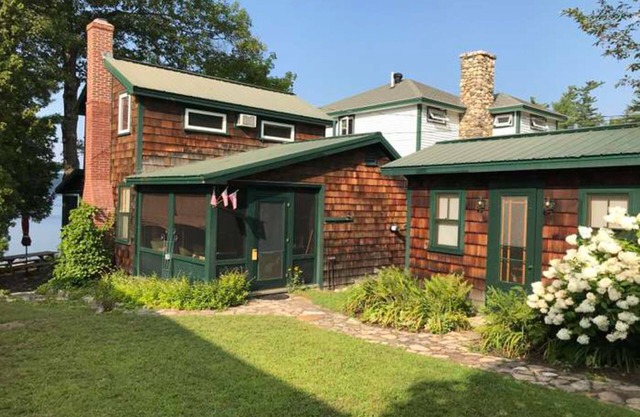 Tranquil cottage near beach with private dock, spacious patio & modern comforts