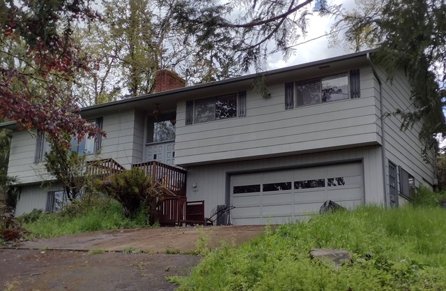 Tranquil Cozy Retreat for Fall Stays in Eugenen