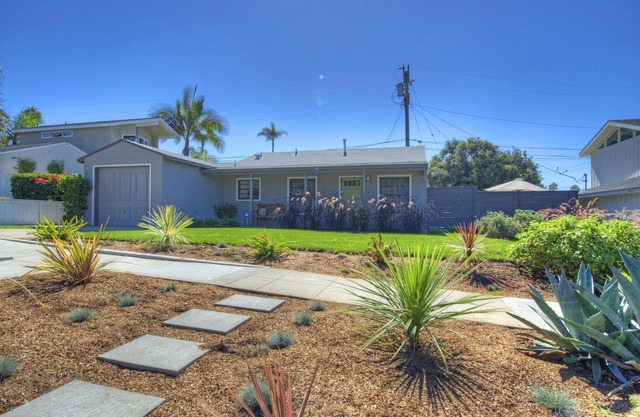 Tranquil Hip Indoor/Oudoor Living. Just Blocks from Sand.