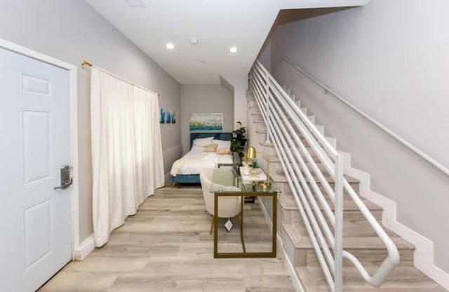 Tranquil NoHo Studio Near Universal Studios