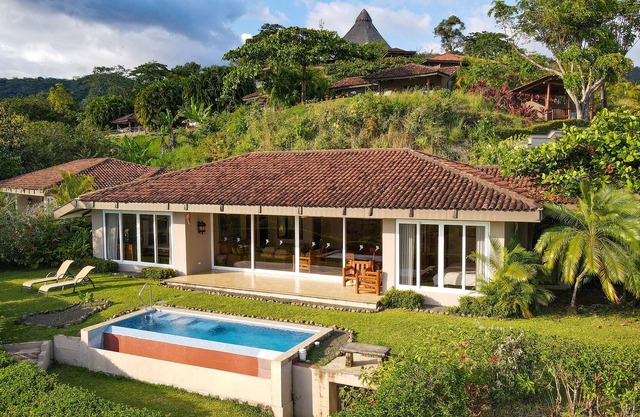 Tranquil ocean-view retreat with private infinity pool & patio