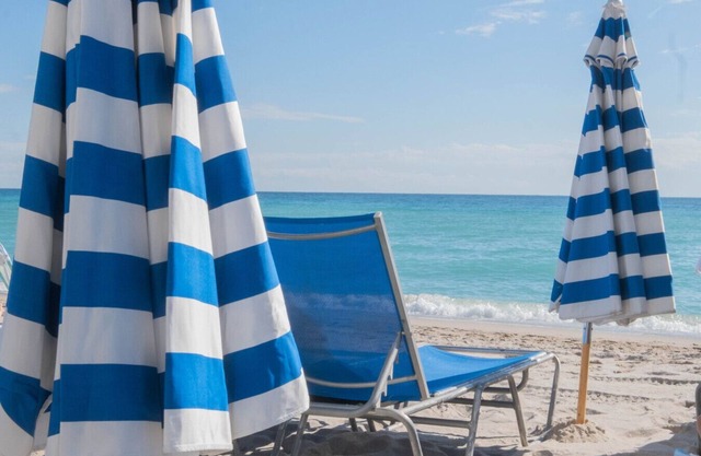 Tranquil Studio Beachside Haven with Pool, Gym & On-Site Dining