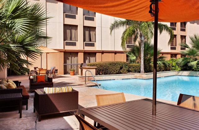 Tranquil Units for Adventure Seekers in Vibrant Houston | Pets Are Allowed