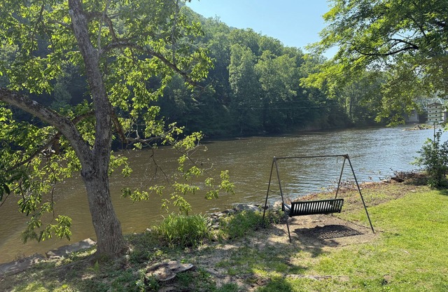 Tranquil updated 2-bedroom home on Cheat River in Rowlesburg, WV